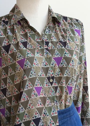 Camisa VINTAGE kaki triángulos TALLA 38-40