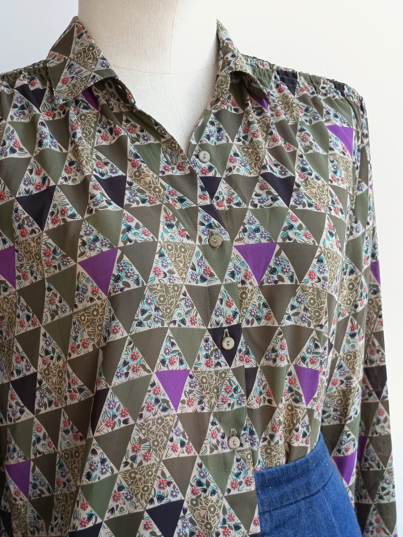 Camisa VINTAGE kaki triángulos TALLA 38-40