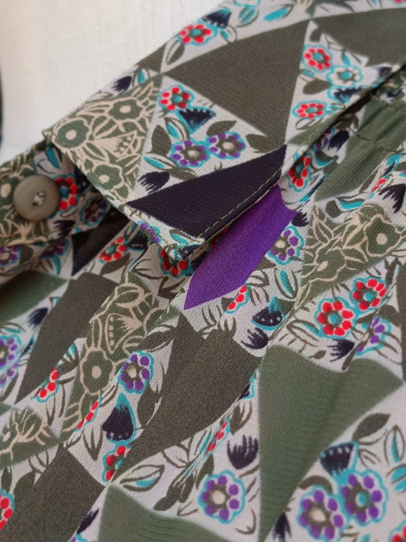 Camisa VINTAGE kaki triángulos TALLA 38-40 - Imagen 3