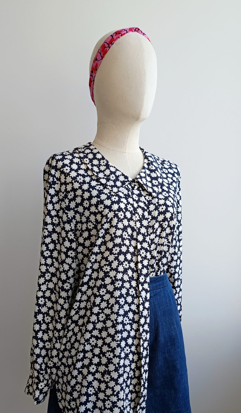 Camisa VINTAGE azul margaritas blancas TALLA 42-44 - Imagen 2