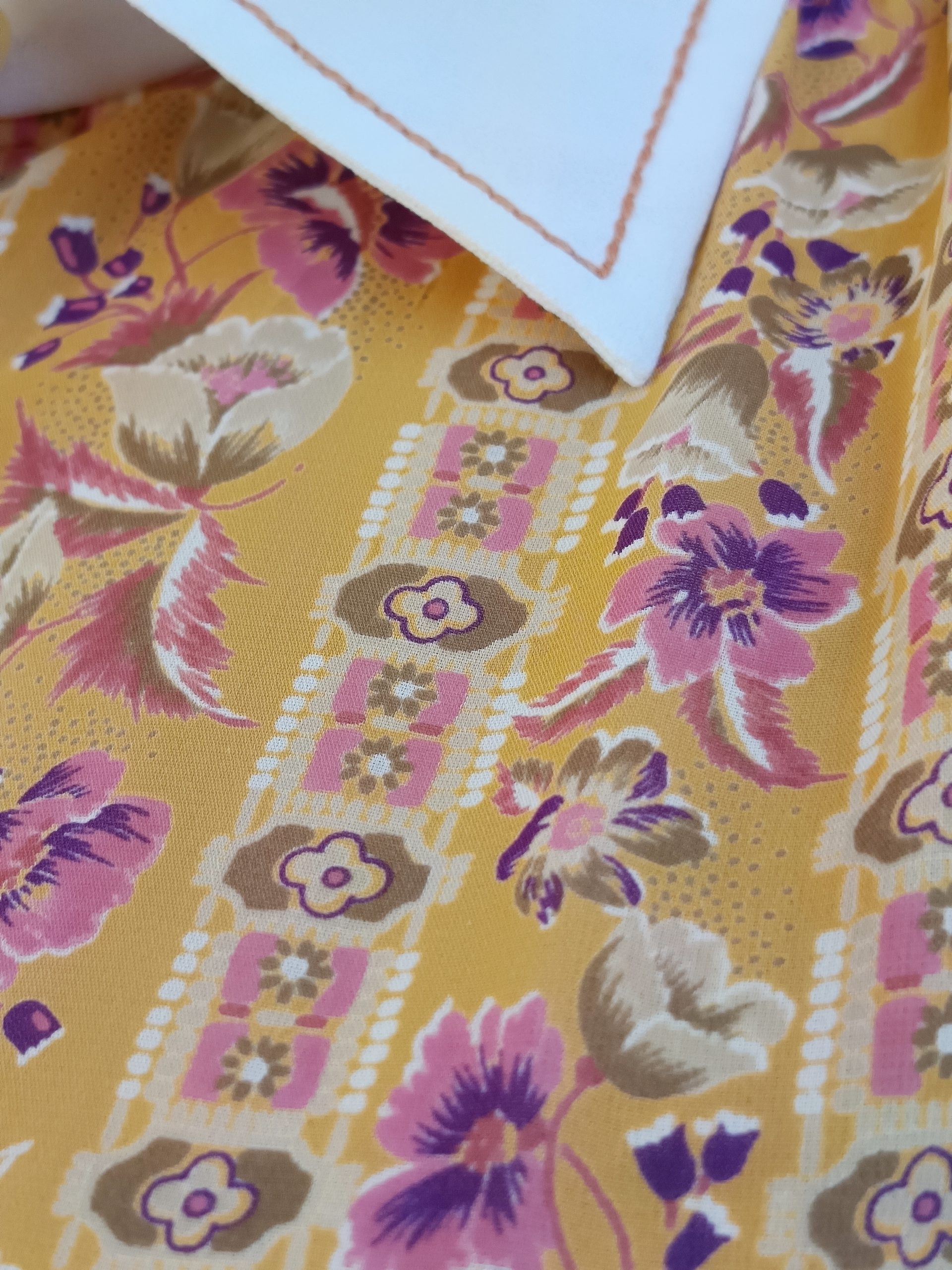 Camisa VINTAGE mostaza cuello blanco TALLA 36-38 - Imagen 3