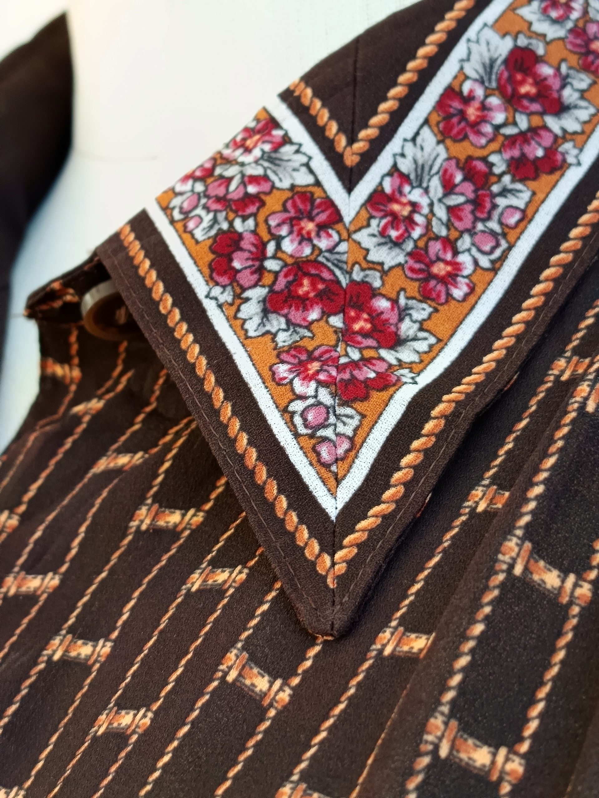 Camisa VINTAGE marrón cenefa TALLA 42-44 - Imagen 3