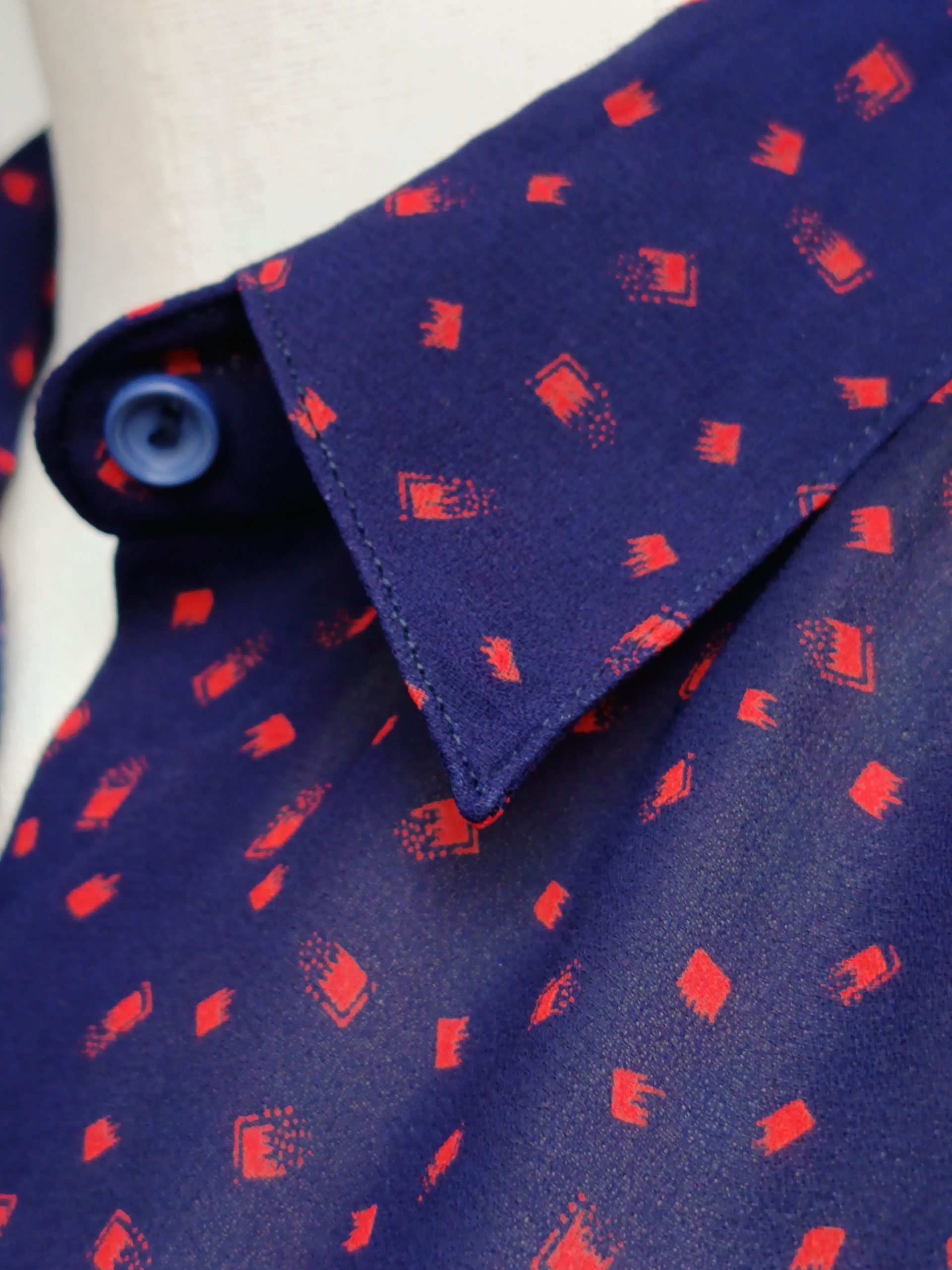 Camisa VINTAGE azul cubitos rojos TALLA 34 - Imagen 3