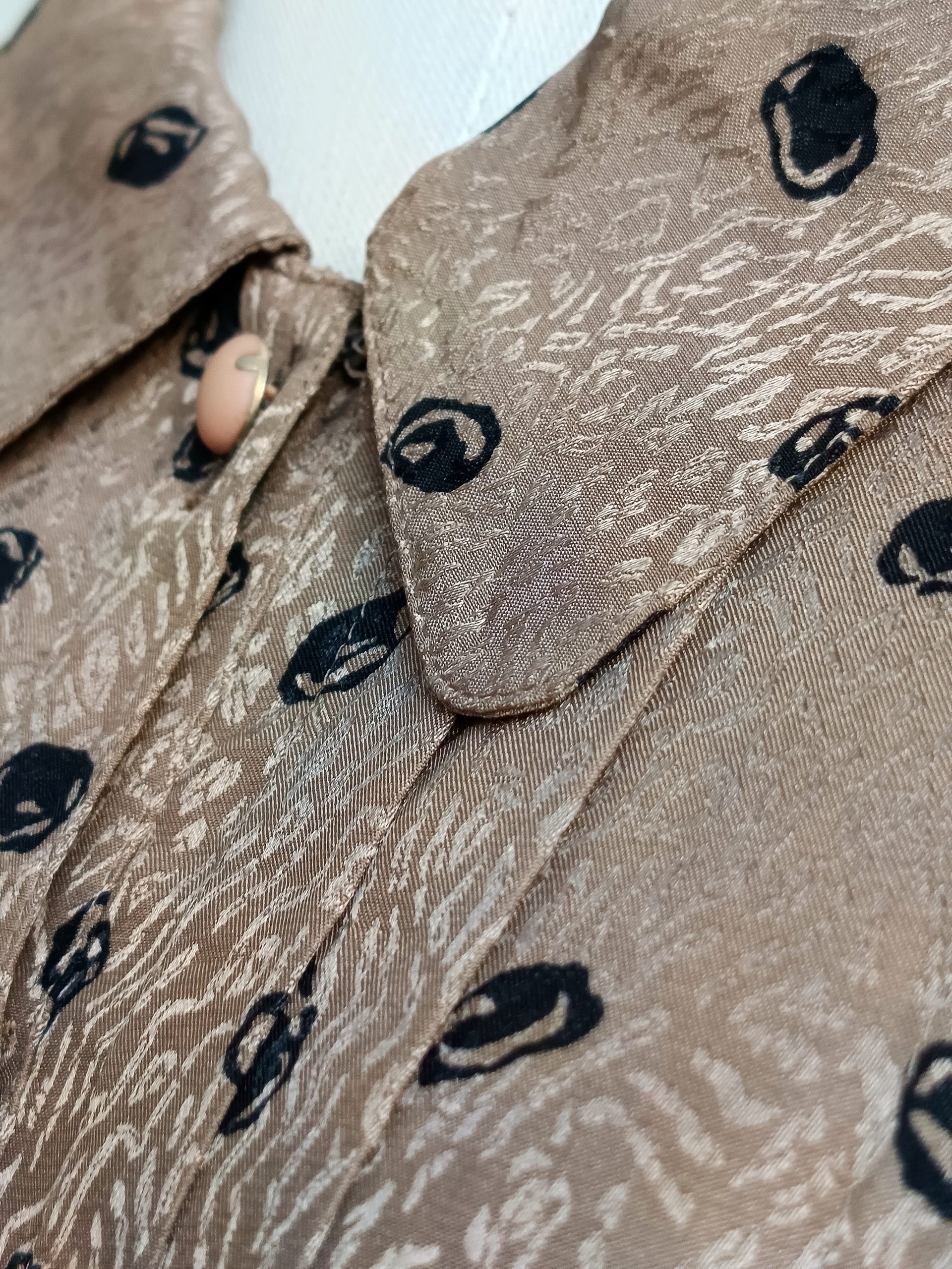 Camisa VINTAGE círculos negros TALLA 42-44 - Imagen 3