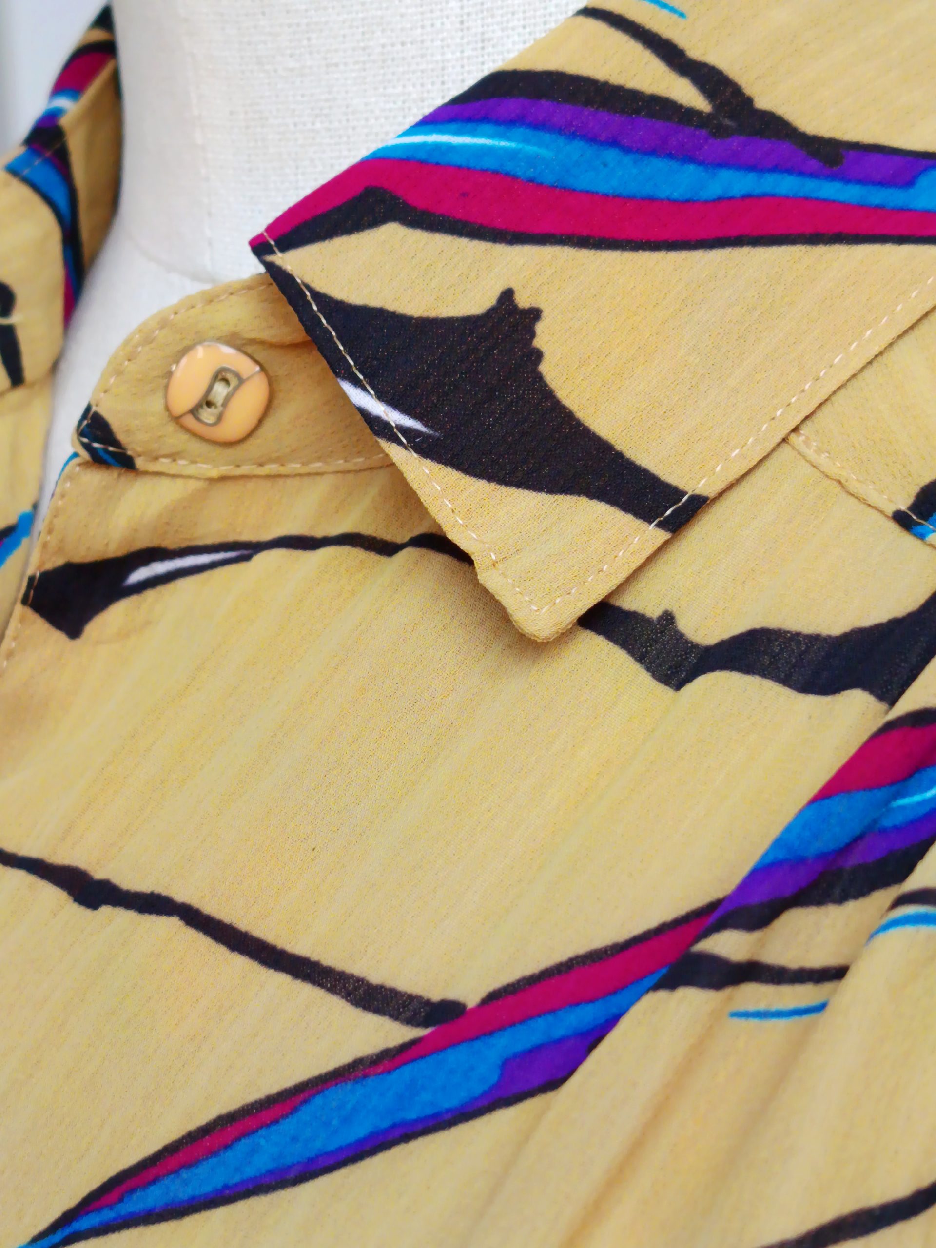 Camisa VINTAGE mostaza TALLA 38-40 - Imagen 3