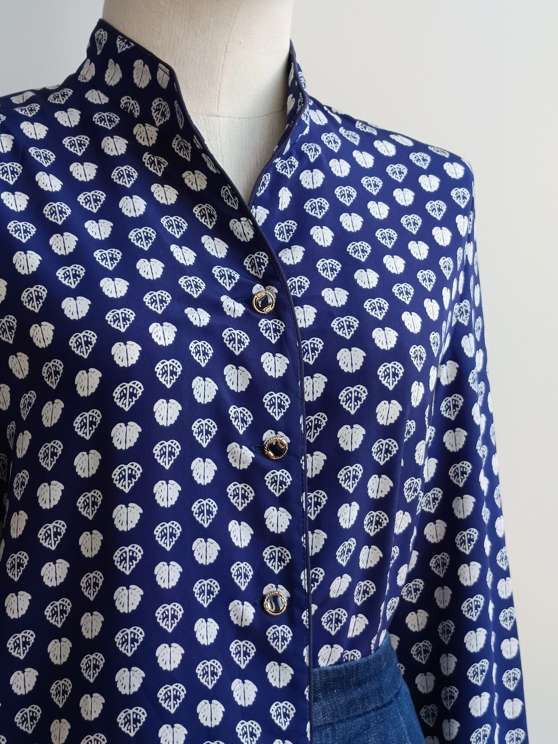 Camisa VINTAGE azul hojas blancas TALLA 34