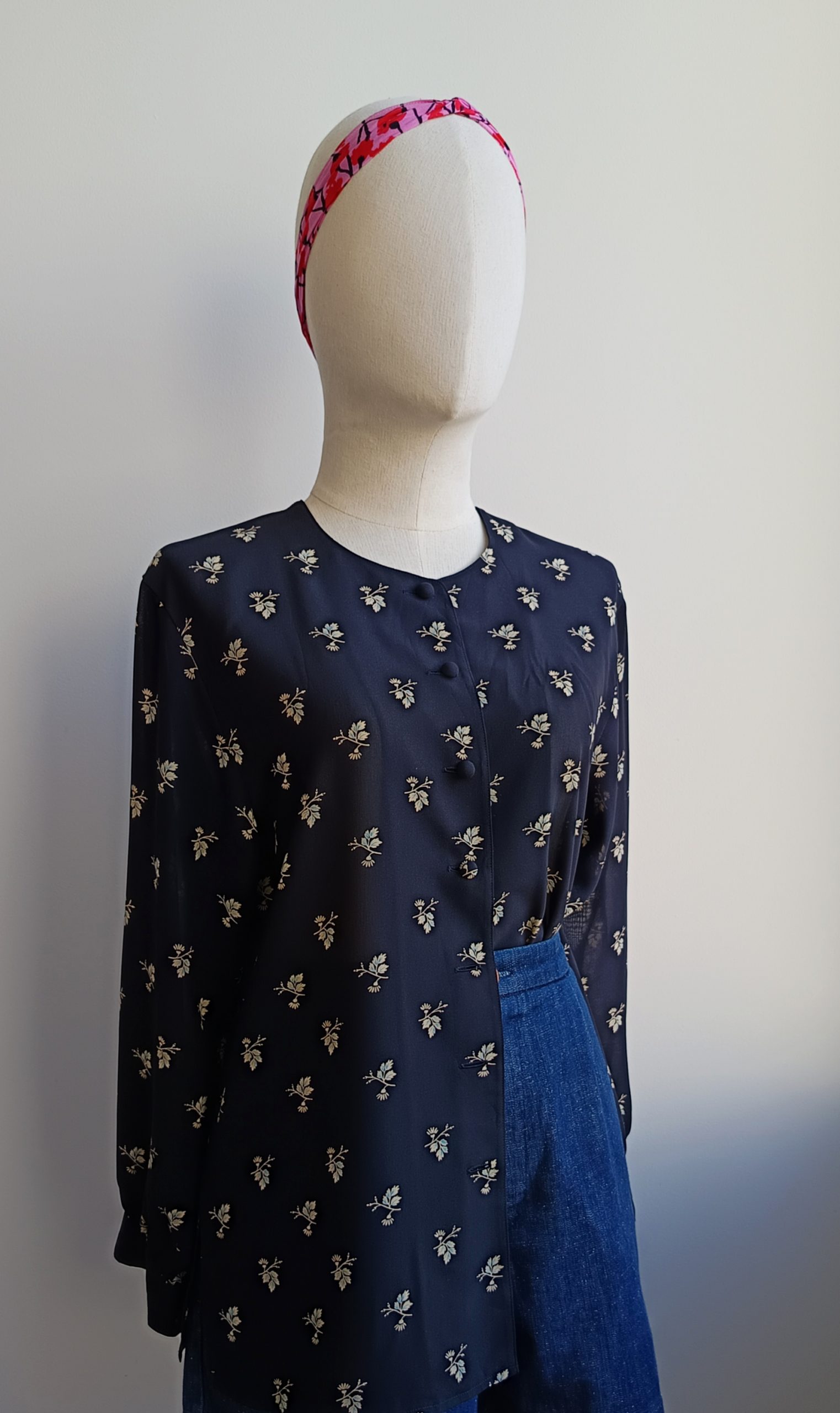 Camisa VINTAGE negra ramito TALLA 38-40 - Imagen 2