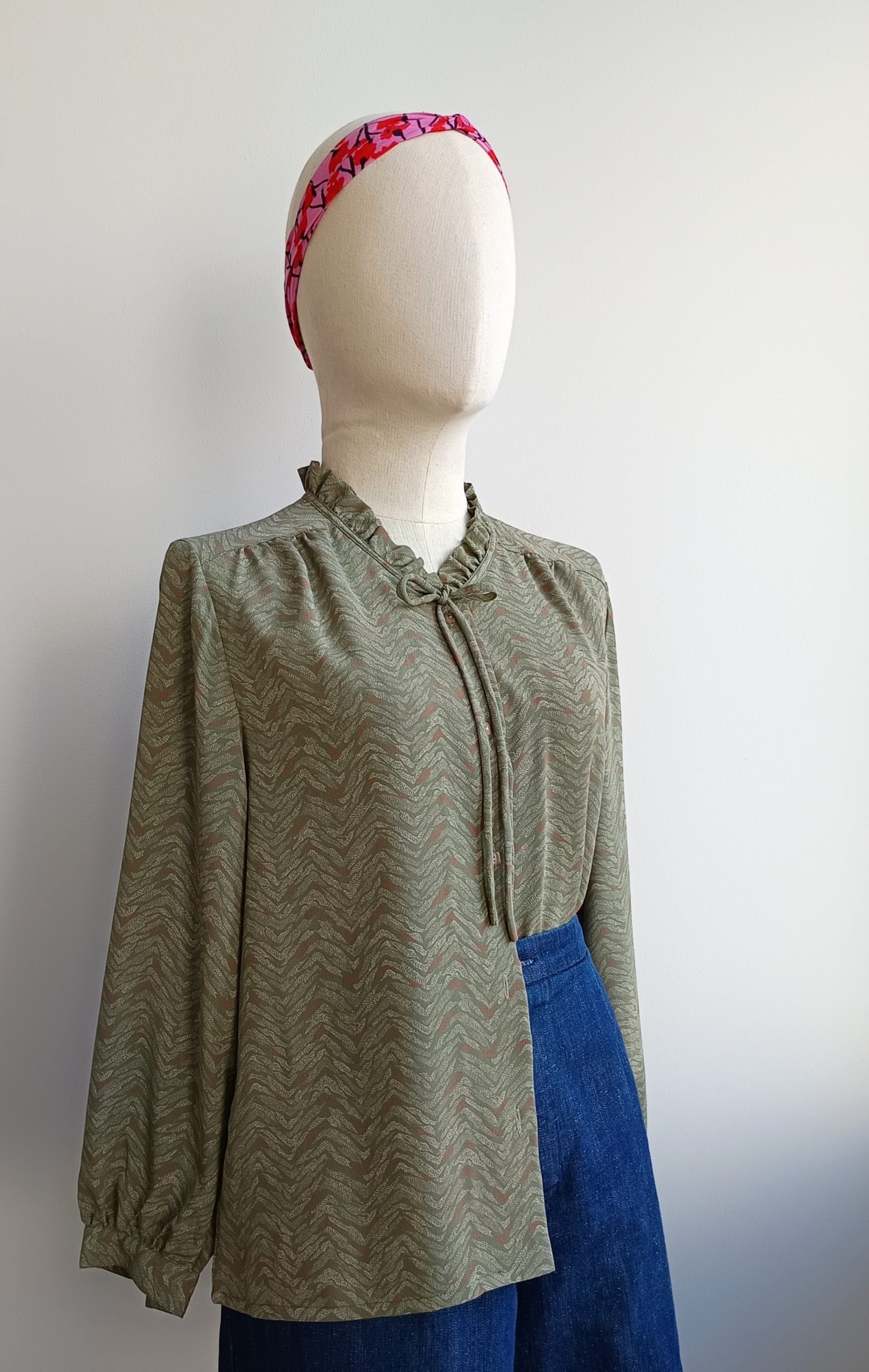 Camisa VINTAGE oliva lacito TALLA 36-38 - Imagen 2