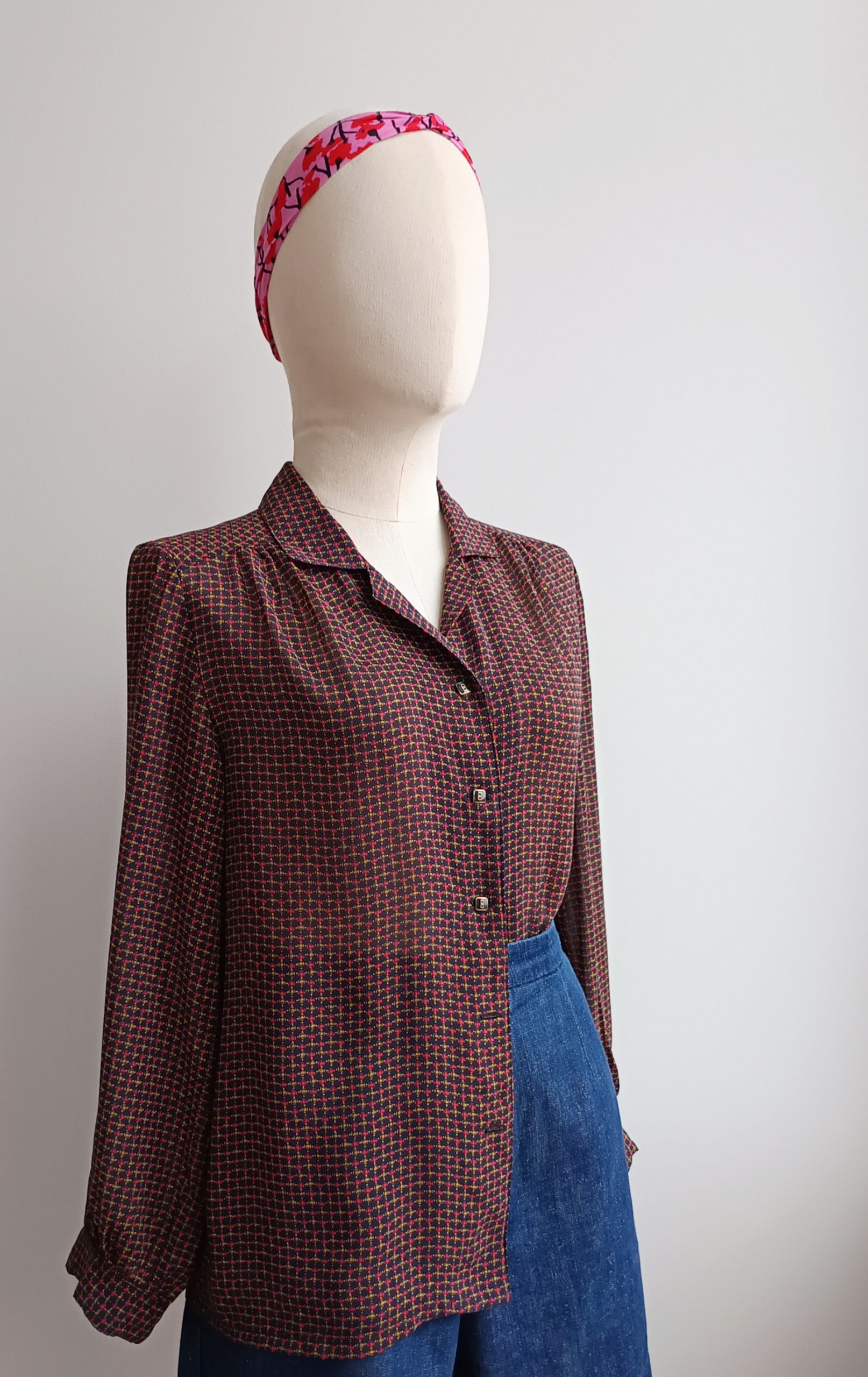 Camisa VINTAGE negra solapa TALLA 36 - Imagen 2