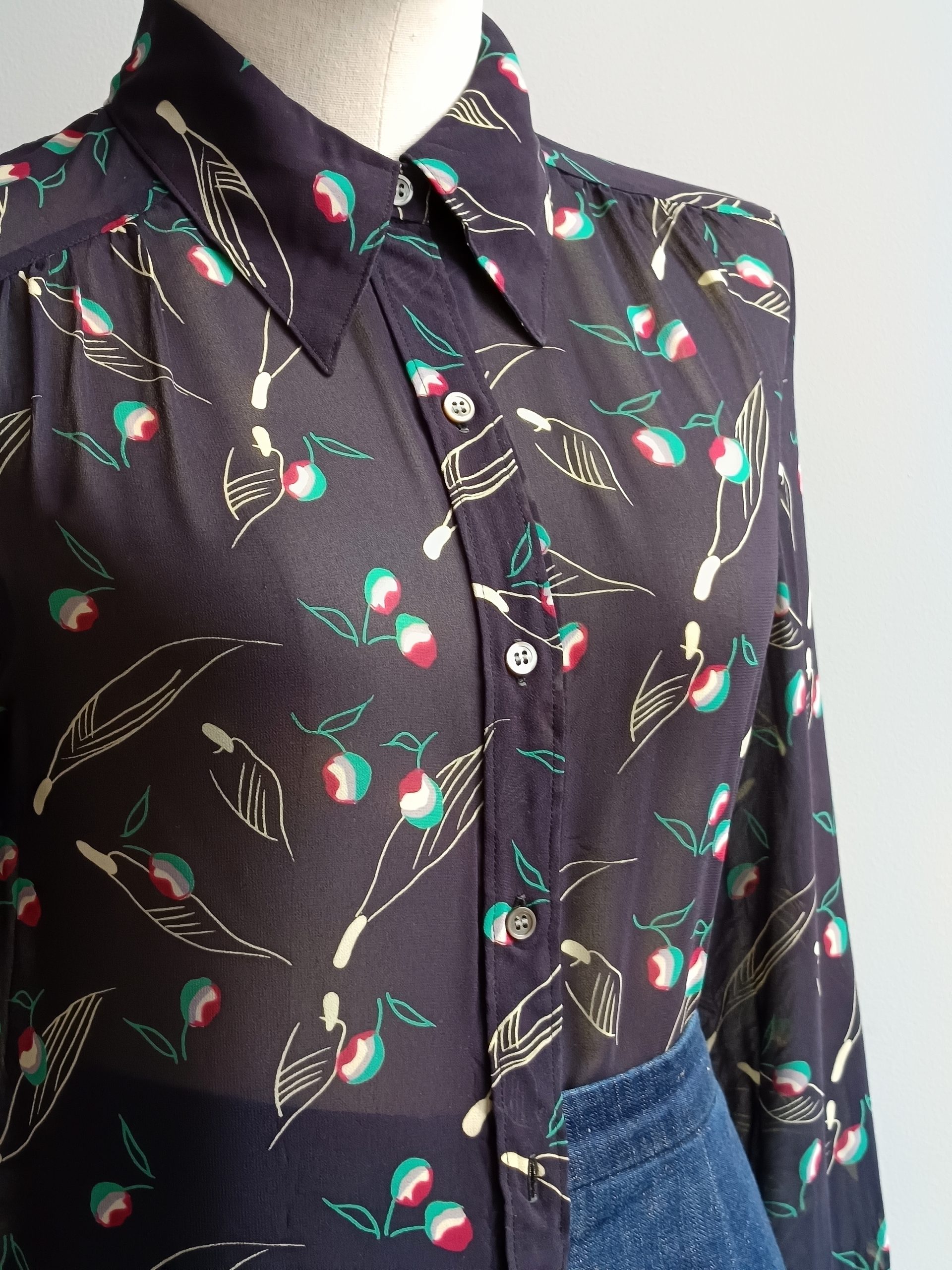 Camisa VINTAGE negra cerezas TALLA 34