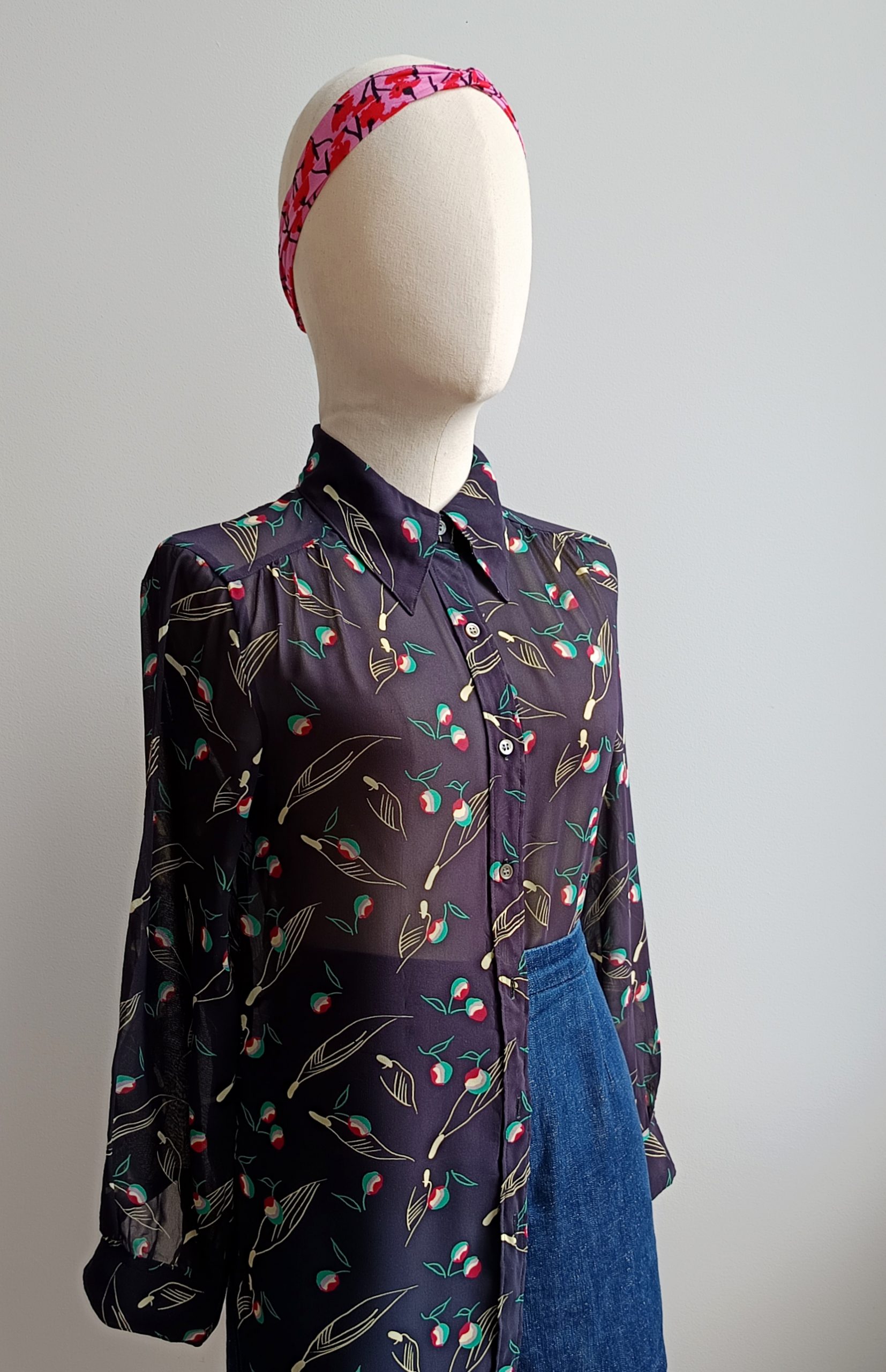 Camisa VINTAGE negra cerezas TALLA 34 - Imagen 2