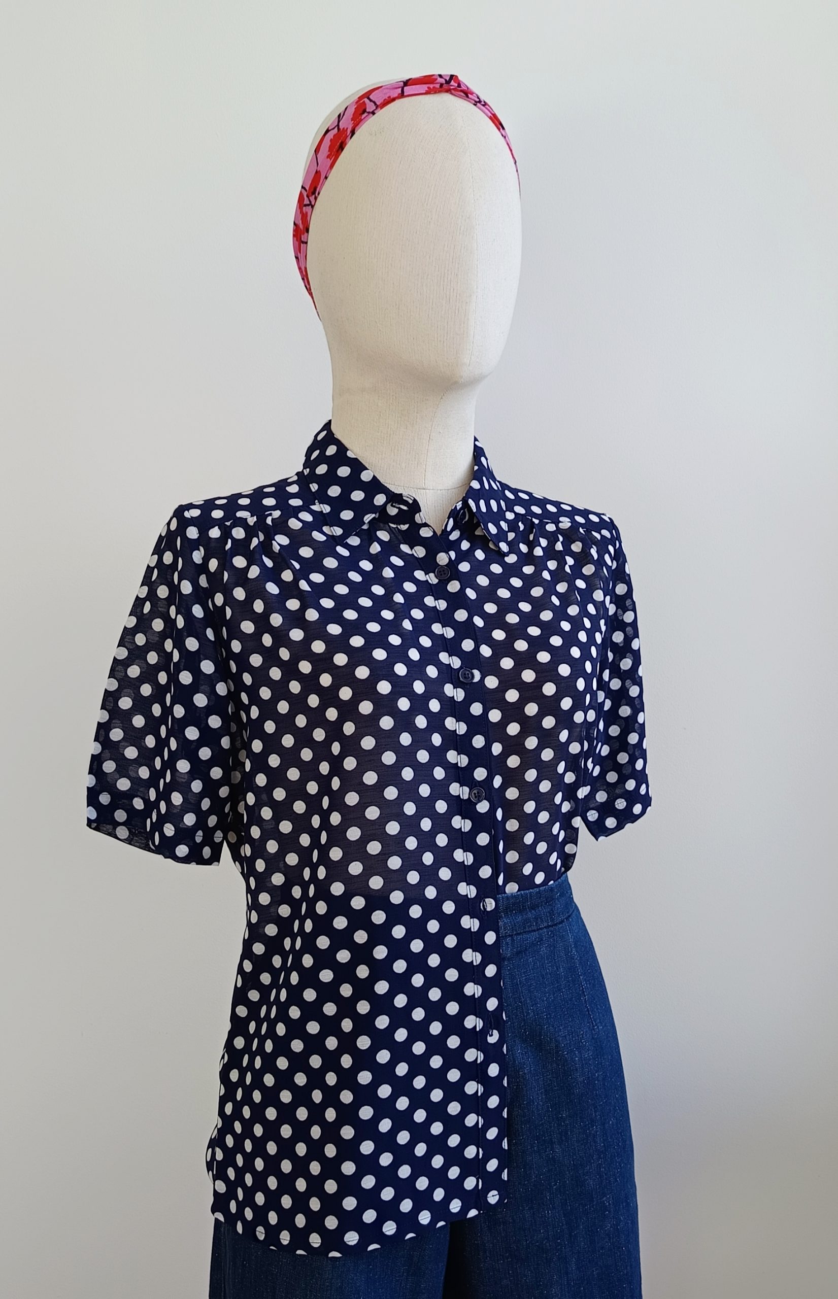 Camisa VINTAGE azul lunares blancos TALLA 36 - Imagen 2