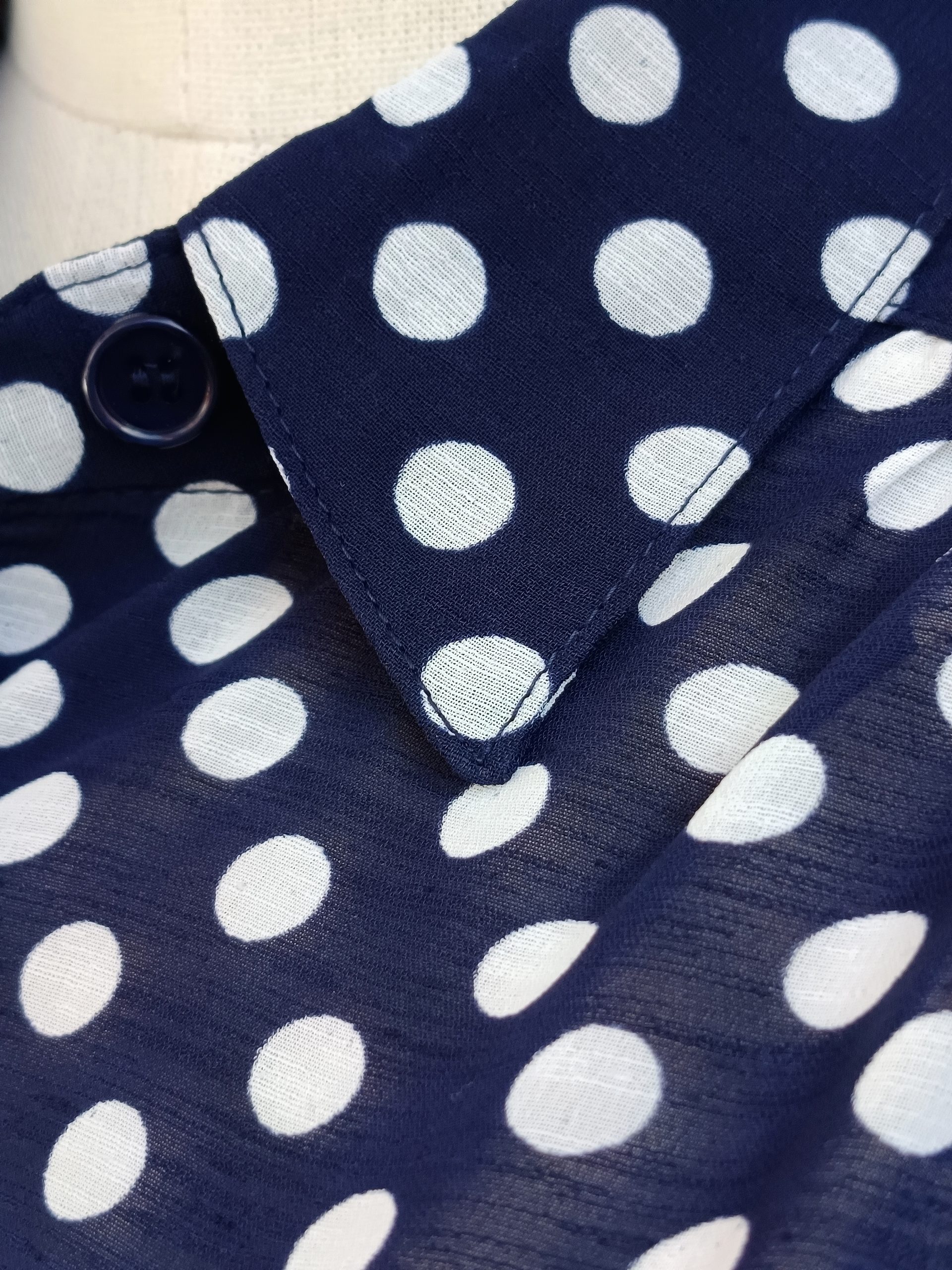 Camisa VINTAGE azul lunares blancos TALLA 36 - Imagen 3