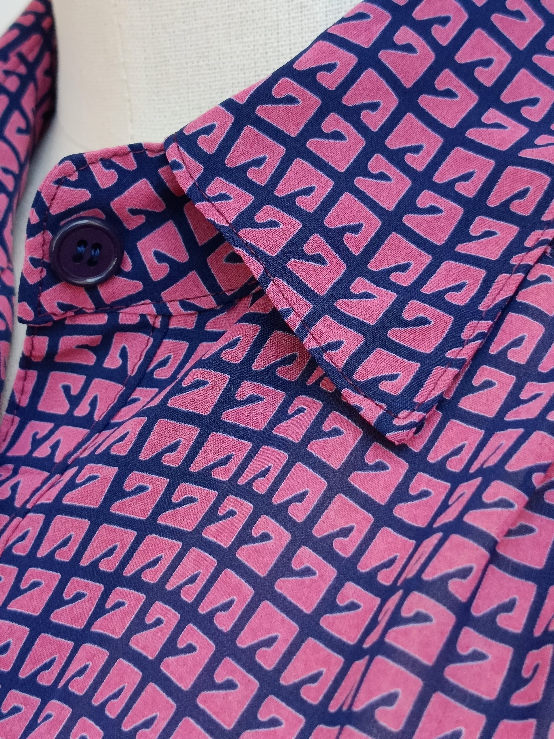 Camisa VINTAGE símbolo rosa TALLA 36-40 - Imagen 3