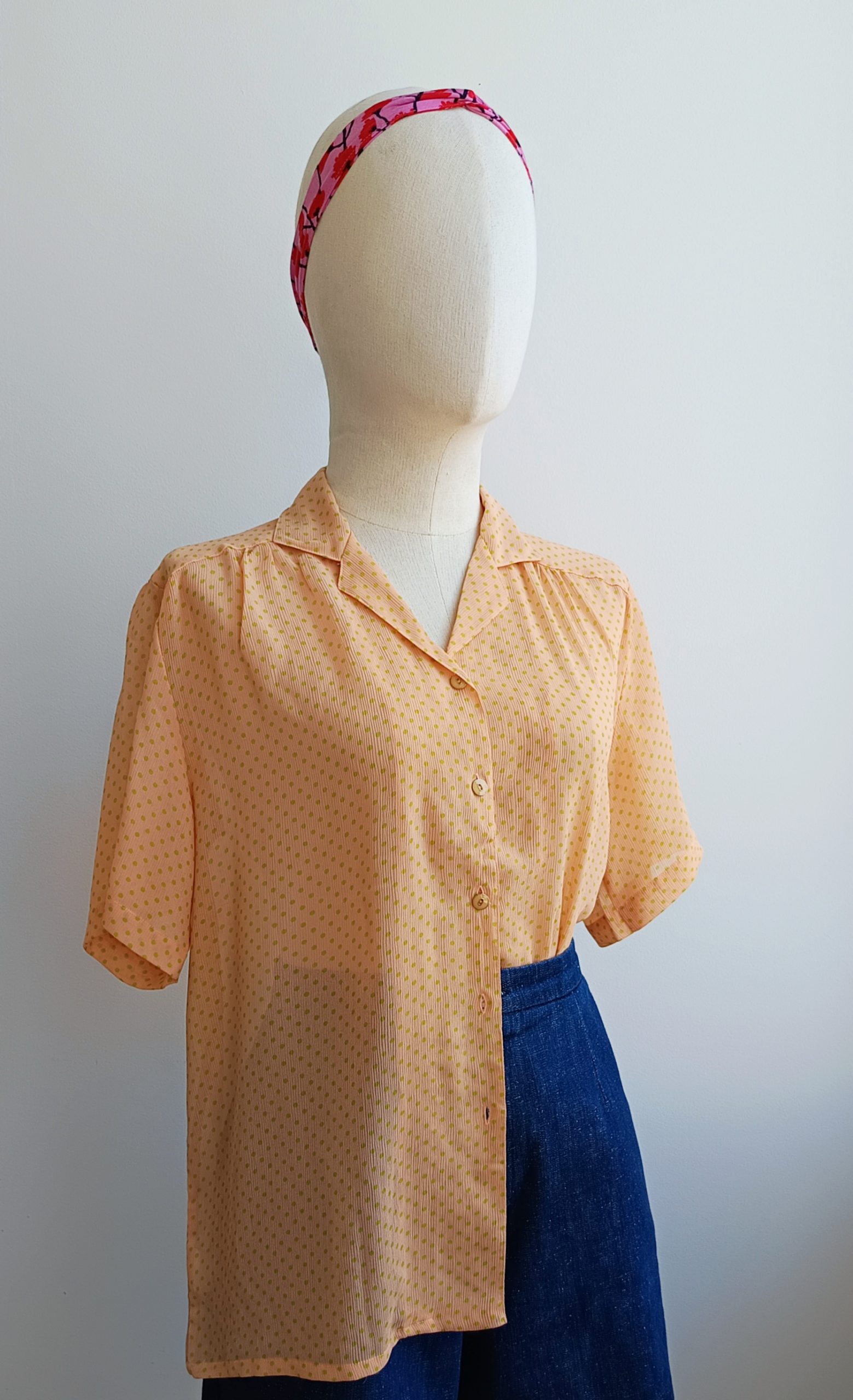 Camisa VINTAGE salmón lunarcitos verdes TALLA 44 - Imagen 2