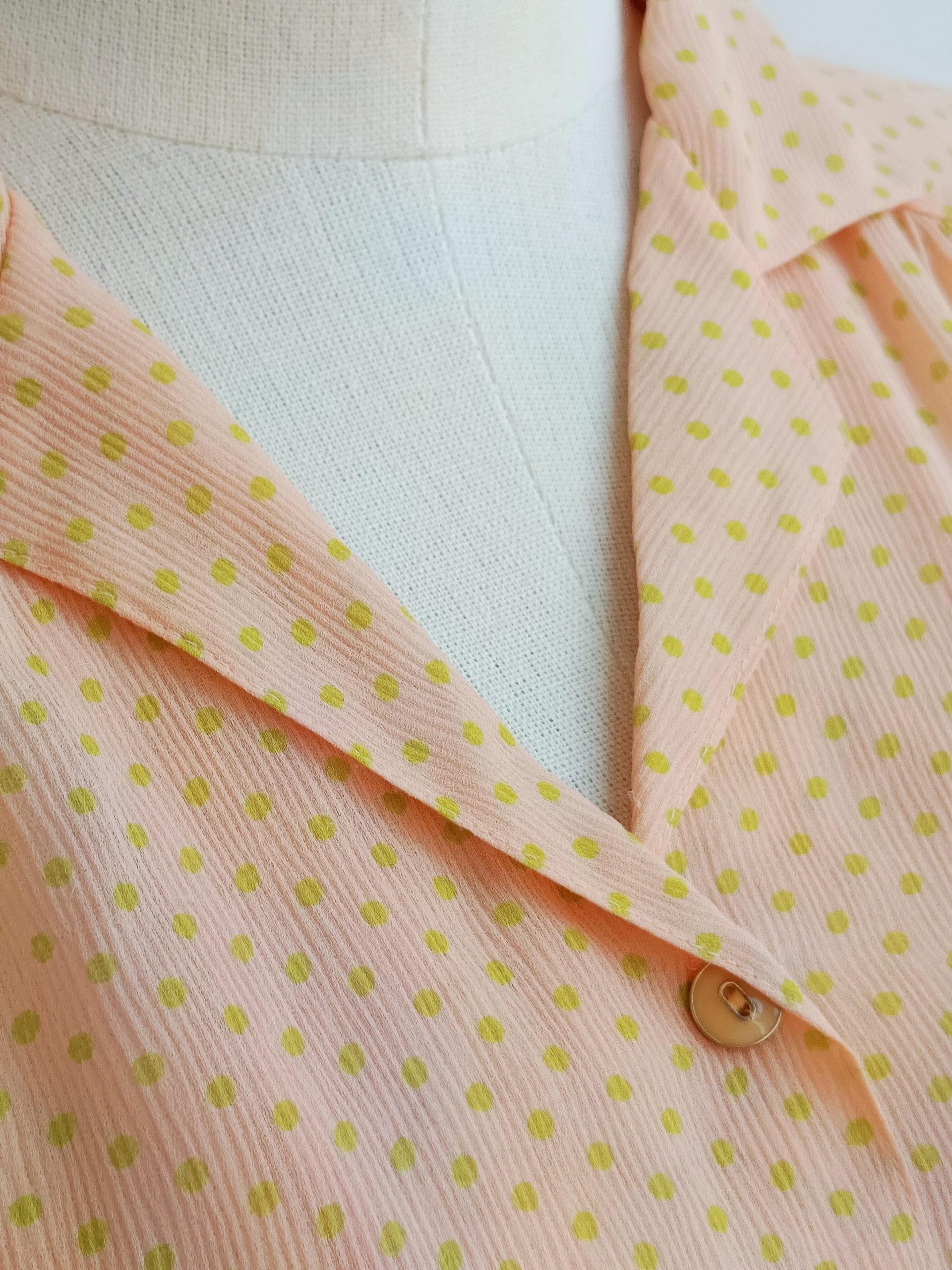 Camisa VINTAGE salmón lunarcitos verdes TALLA 44 - Imagen 4