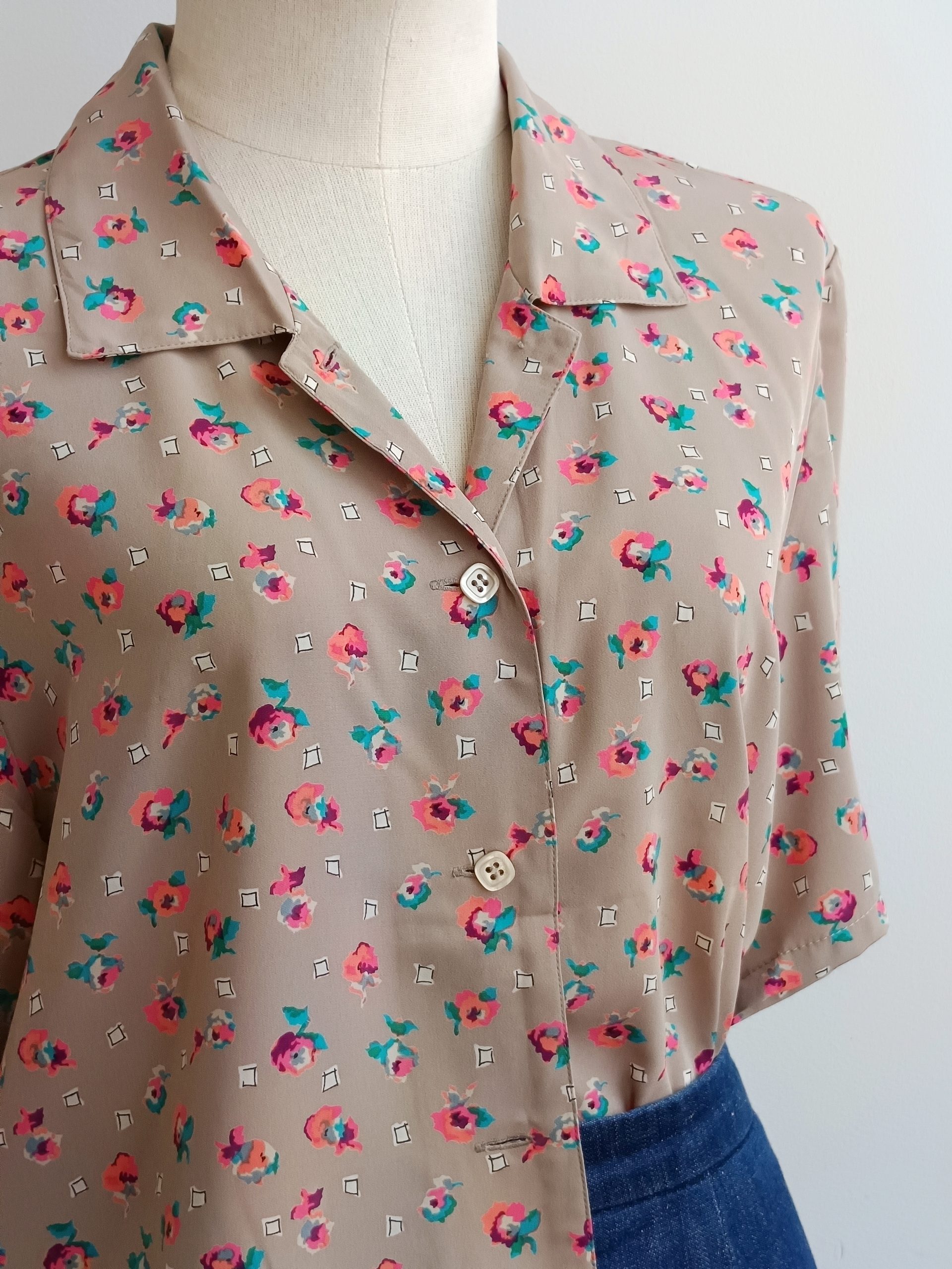 Camisa VINTAGE beige flor coral TALLA 42-44