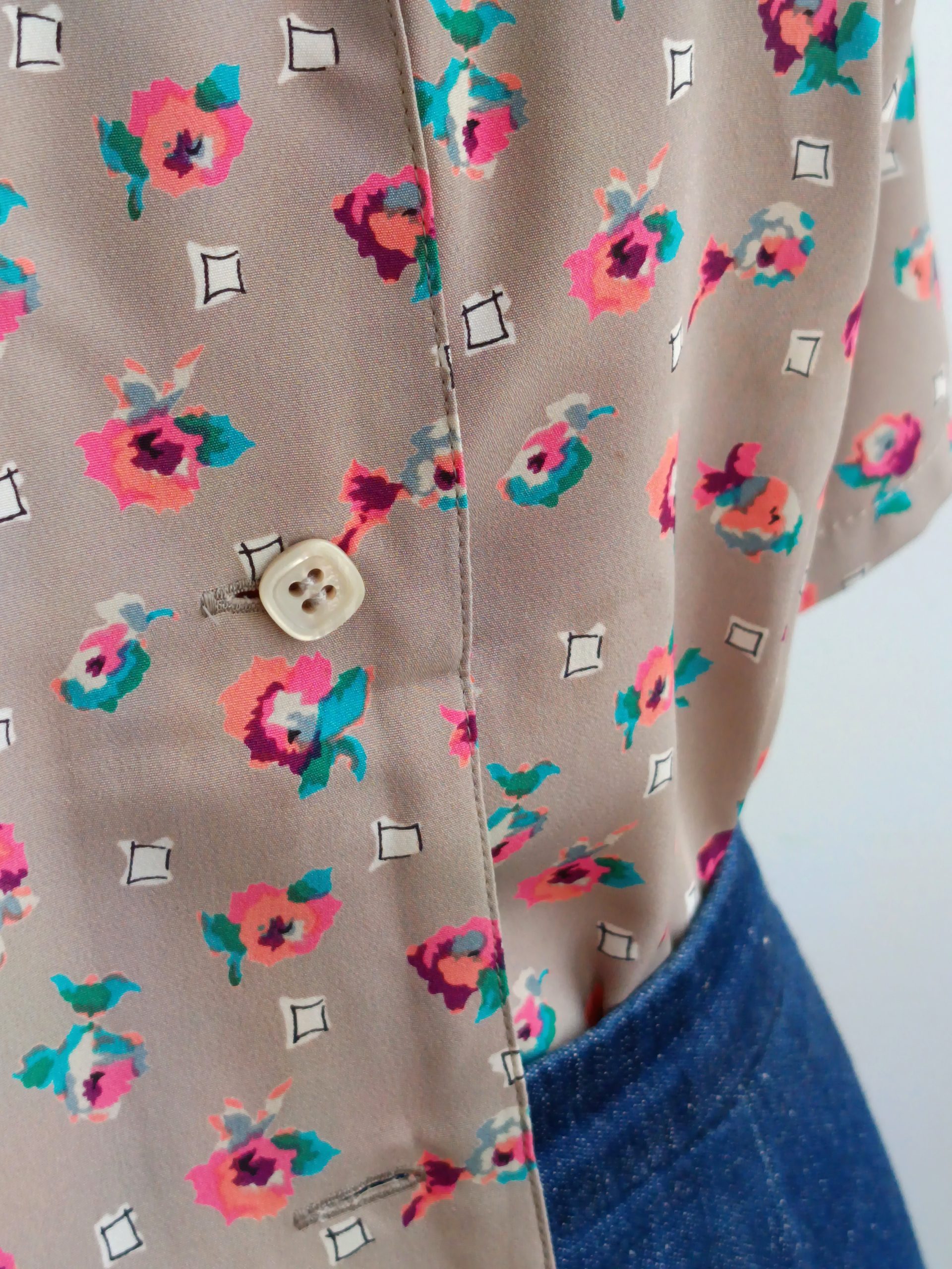 Camisa VINTAGE beige flor coral TALLA 42-44 - Imagen 3