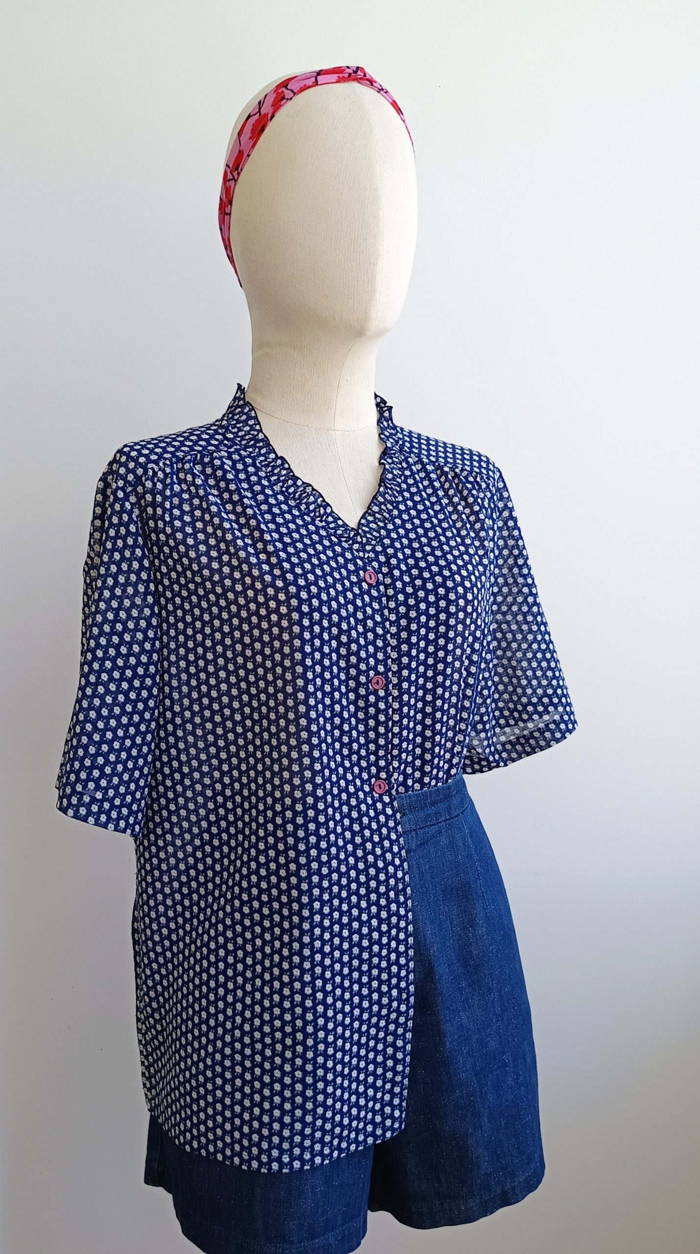 Camisa VINTAGE azul florecita blanca TALLA 42-44 - Imagen 2