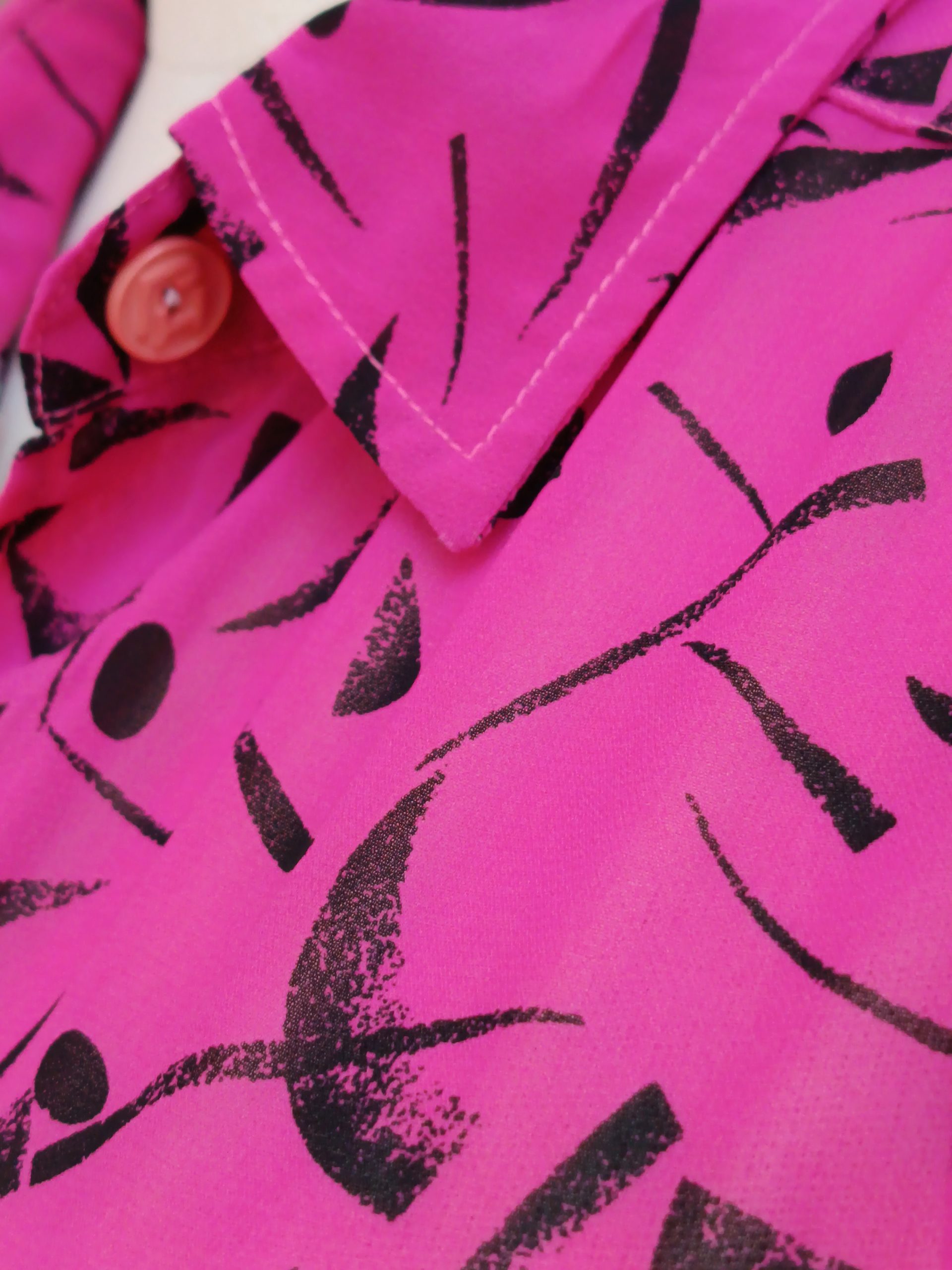 Camisa VINTAGE rosa trazas negras TALLA 42 - Imagen 3