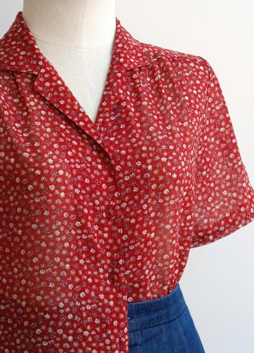Camisa VINTAGE roja solapa florecitas TALLA 34