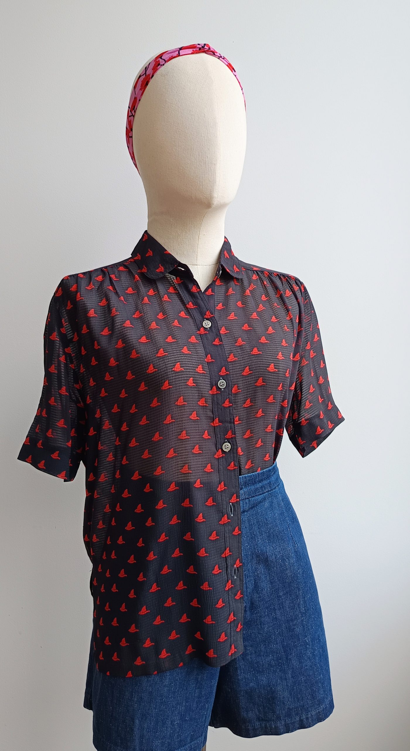 Camisa VINTAGE negra pajáro rojo TALLA 38-40 - Imagen 2
