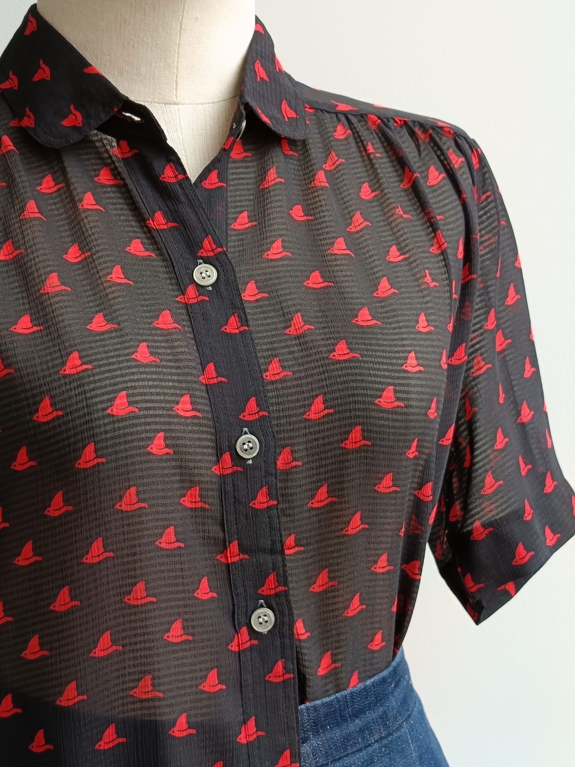 Camisa VINTAGE negra pajáro rojo TALLA 38-40
