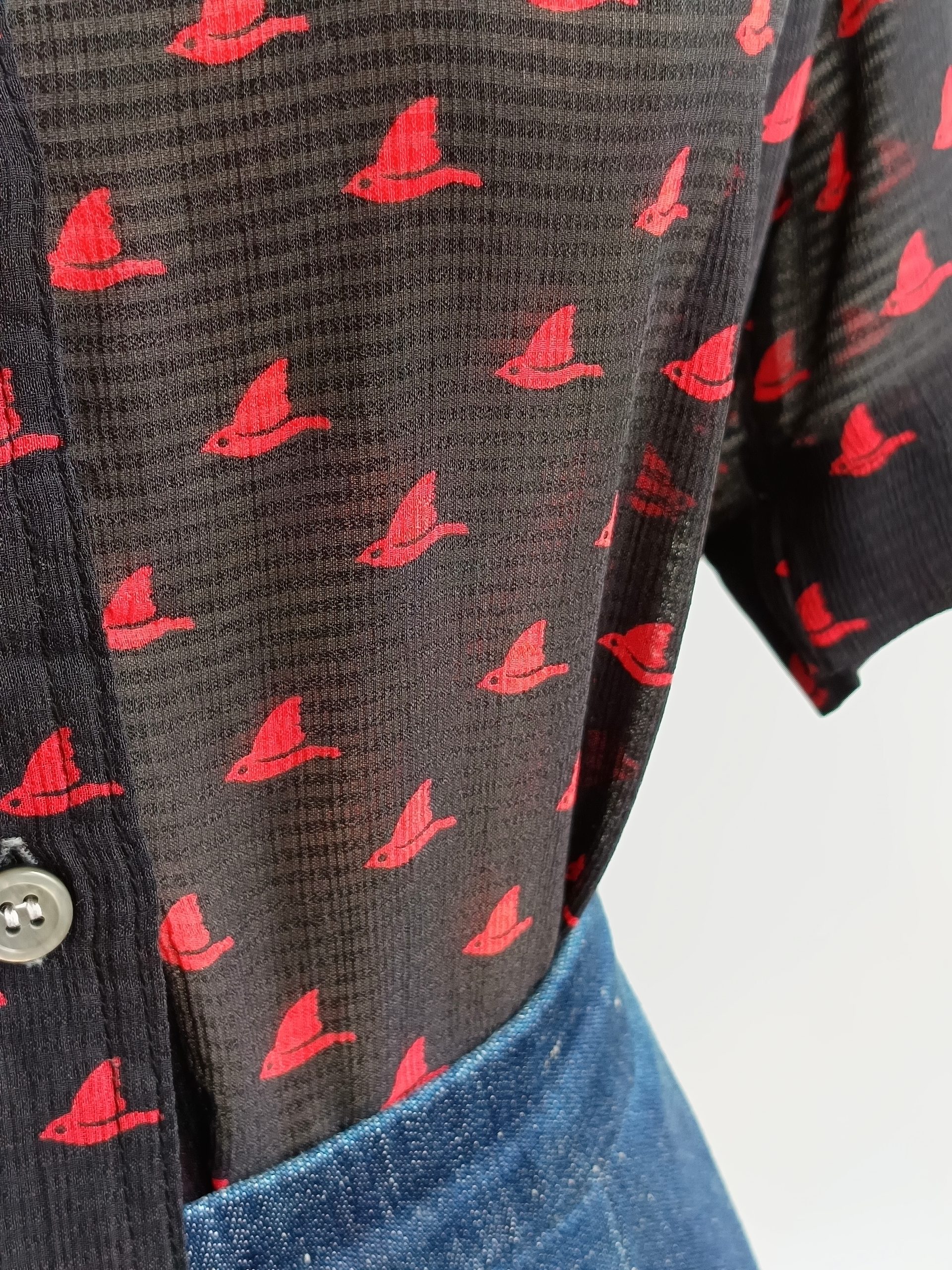 Camisa VINTAGE negra pajáro rojo TALLA 38-40 - Imagen 4