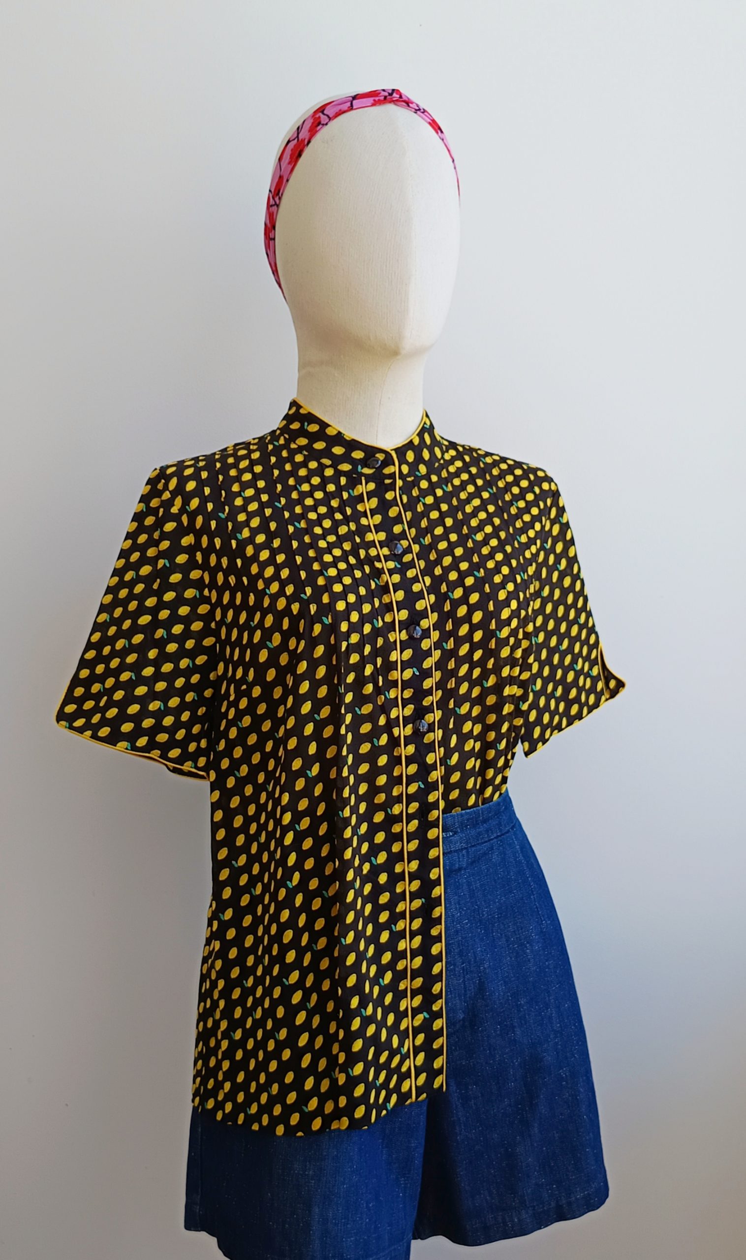 Camisa VINTAGE negra limones TALLA 38-40 - Imagen 2